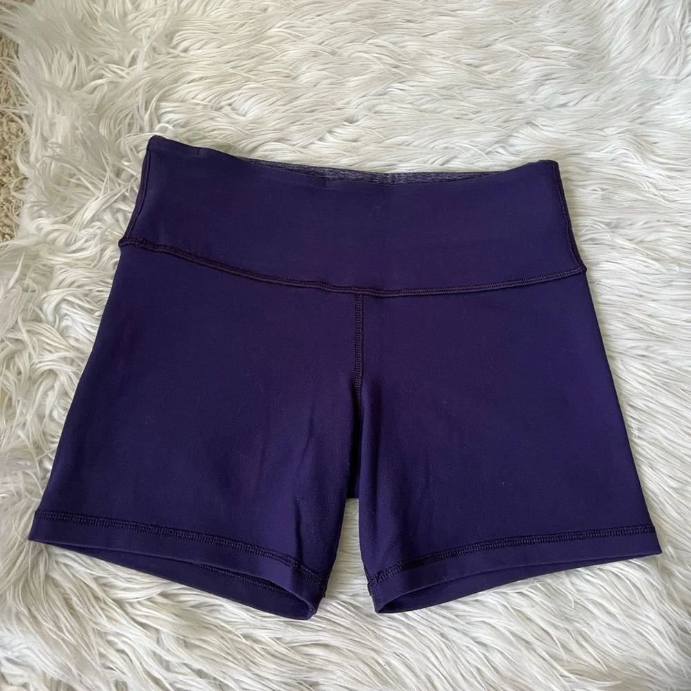{Lululemon} Reverse Groove Short in Dense Purple / Heathered Angel Blue - Size 4
